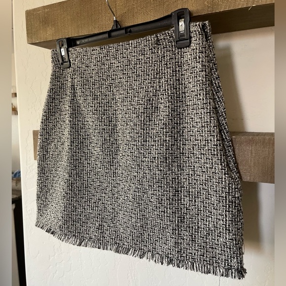 MINK PINK| Gray Tweed Mini Skirt with Intentional Frayed Raw Hem—Revolve••• - Picture 3 of 8